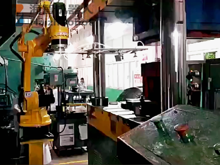 機器人沖床自動化生產！